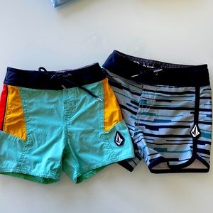 2T Volcom board shorts